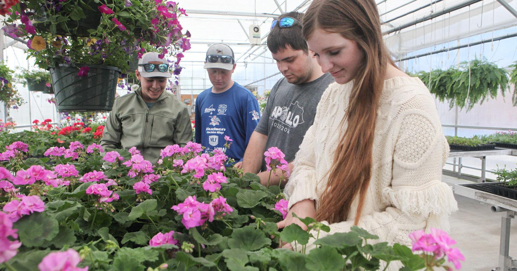 DCPS greenhouses classes prepares students for science, business - Vimarsana News