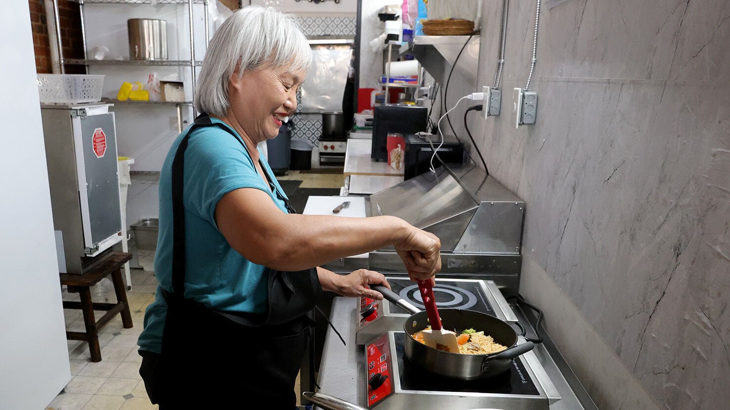 BUSINESS: Crowe brings taste of Thailand downtown