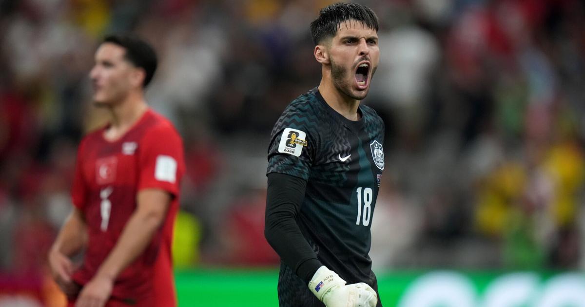 باتريك بيتش يتولى حراسة مرمى أستراليا ويتألق في افتتاح كأس العالم