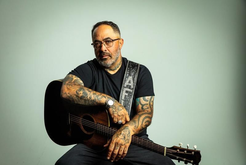 Aaron Lewis to play intimate acoustic show at RiverPark Features