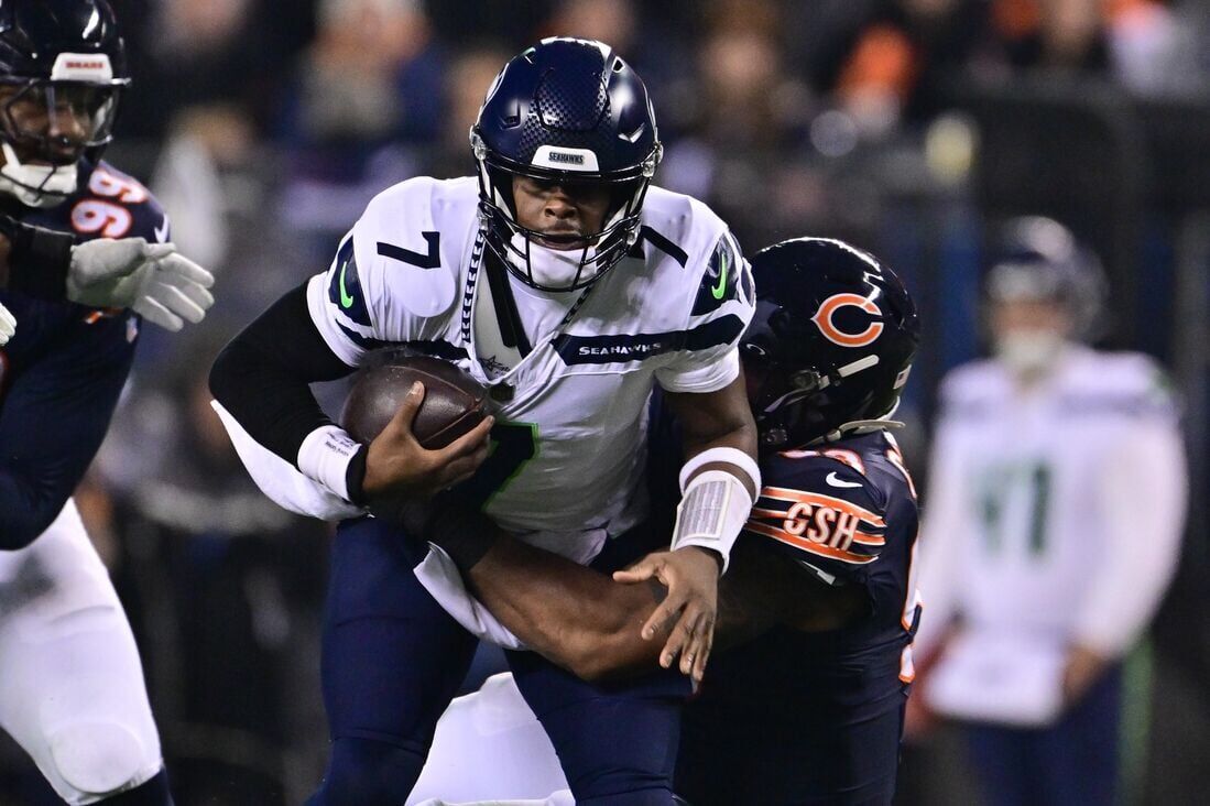 Dominant Defensive Effort Sends Seahawks Past Bears | National Sports ...