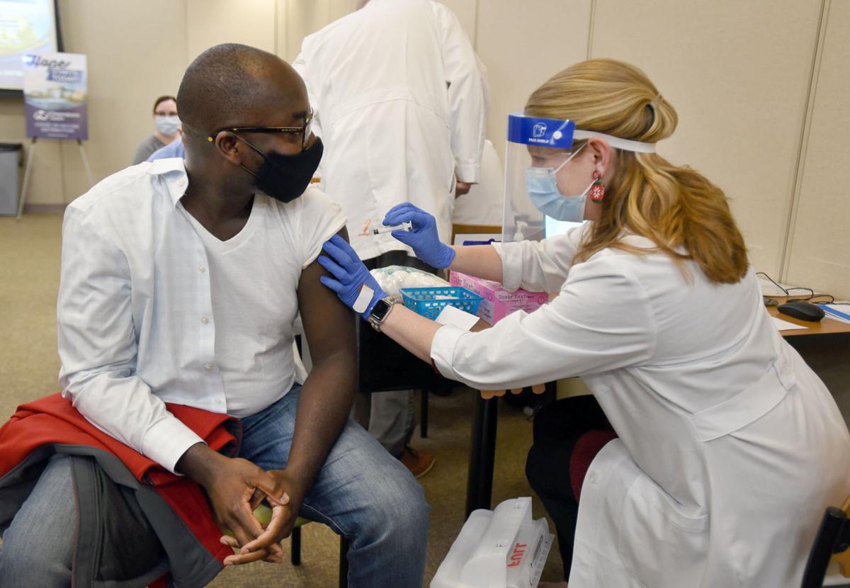 Owensboro Health Begins Covid-19 Vaccinations Community Messenger-inquirercom