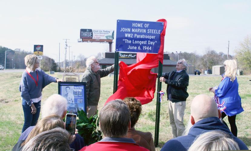 Steele Sign Unveiling_PHOTO 1