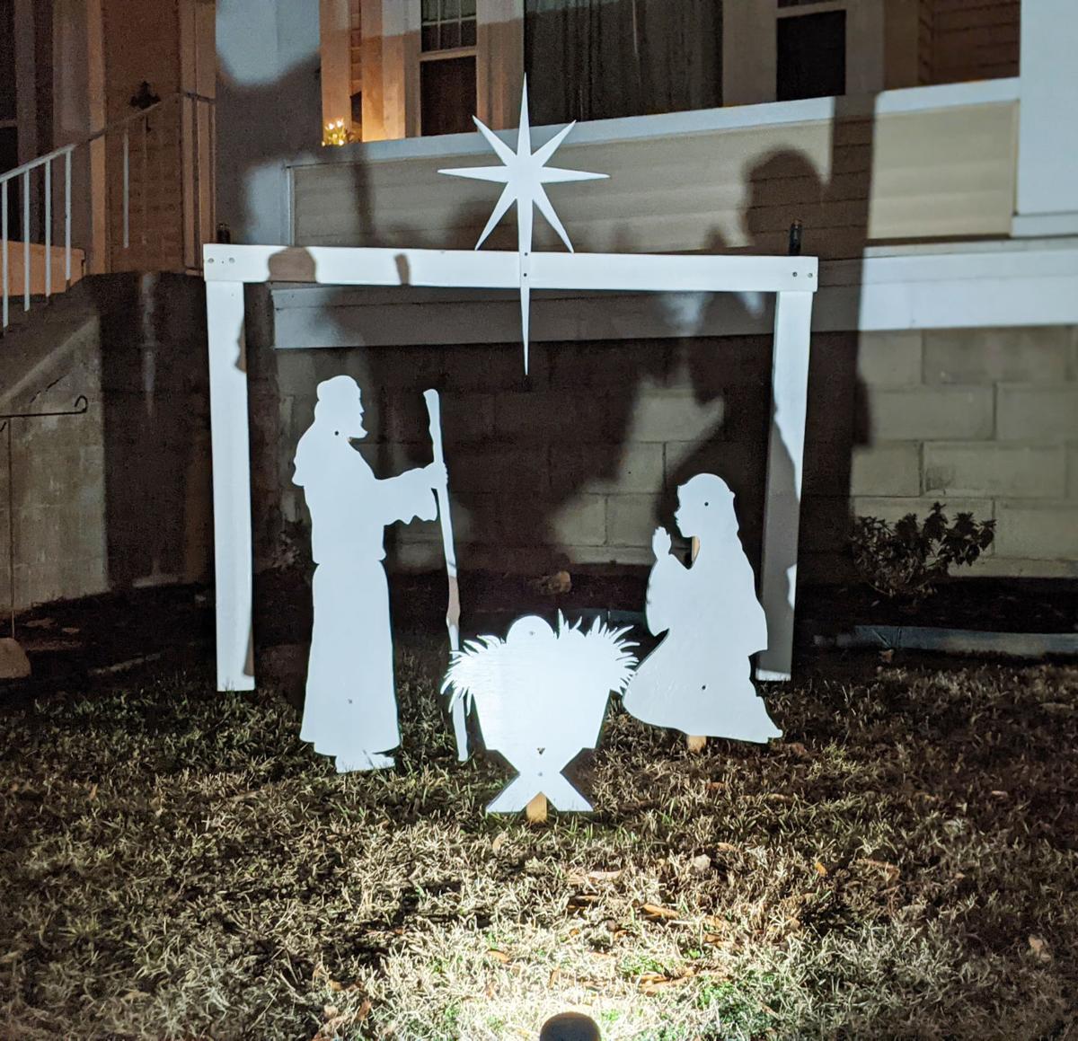 METNWS-12-23-21 CHRISTMAS SCENES_PHOTO 2