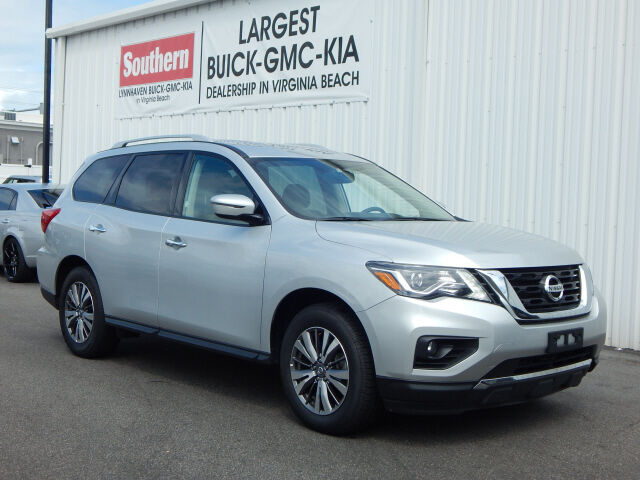 silver nissan pathfinder