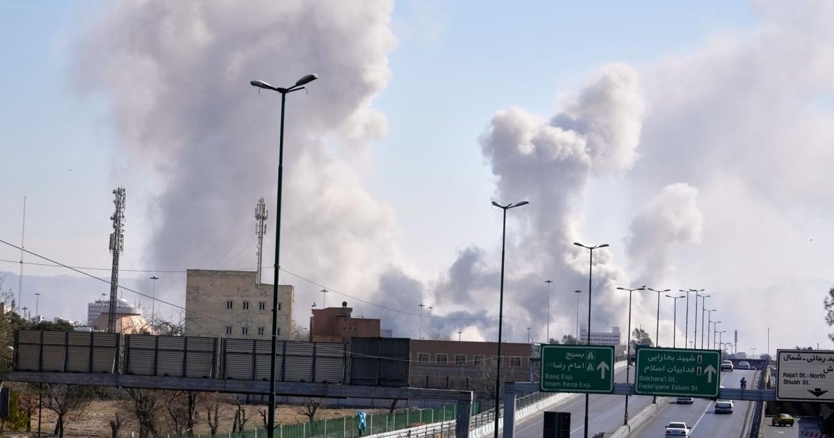 नवीनतम: ईरान पर अमेरिकी हमलों को रोकने के लिए युद्ध शक्तियों के प्रस्ताव को खारिज करने में सदन सीनेट में शामिल हो गया