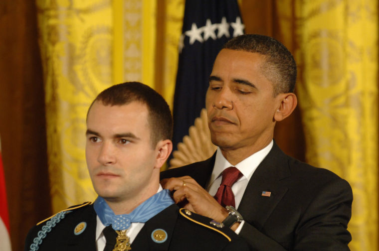 what do medal of honor recipients receive