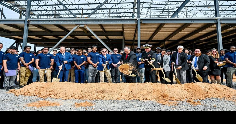 SECNAV visits Navy Additive Manufacturing Center of Excellence Top