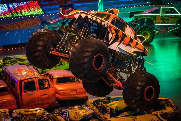 Hot Wheels Monster Trucks Live™ Glow Party