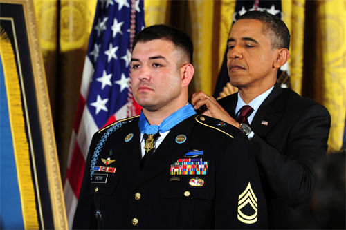 Army Ranger gets Medal of Honor for saving comrades in Afghanistan 