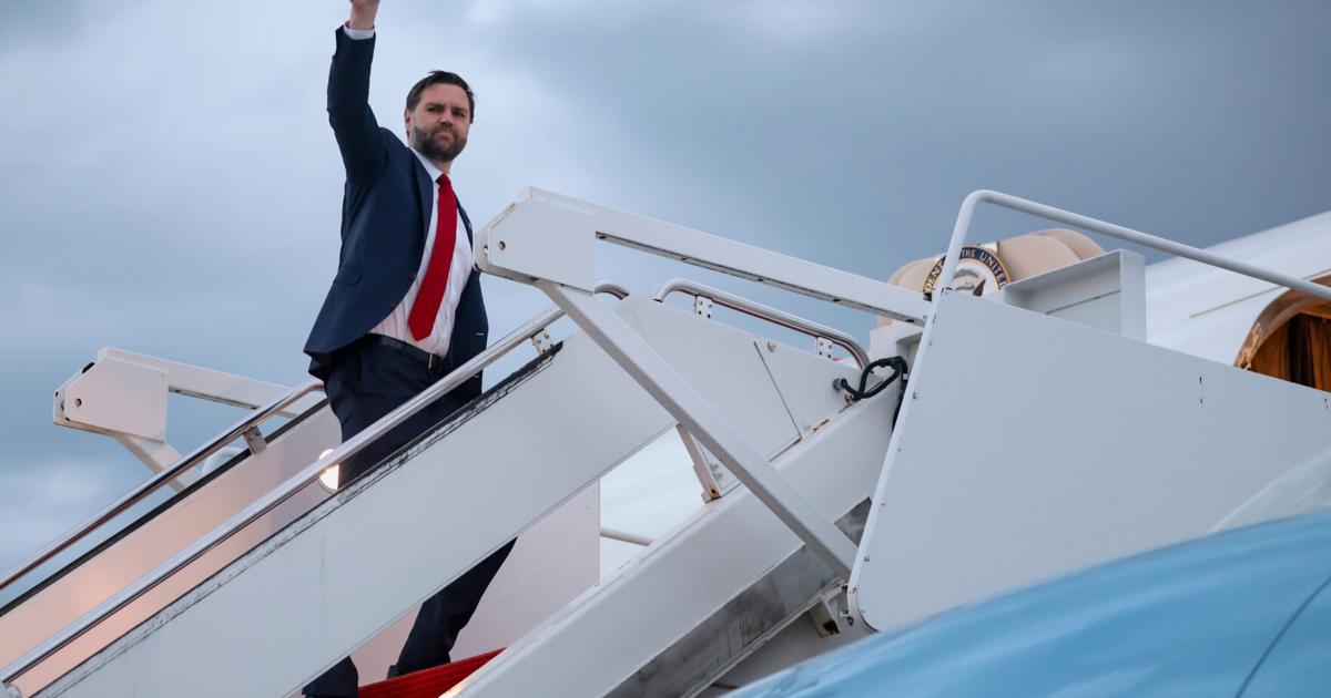 Вэнс отправляется в Пакистан, чтобы возглавить переговоры с Ираном, поскольку режим прекращения огня остается шатким