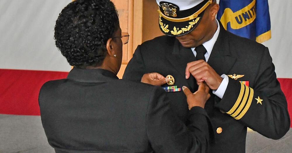 Reconnaissance Vip Fleet Air Reconnaissance (VQ) 4 holds a change of command | Quarterdeck ...
