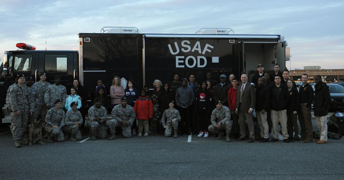 AFOSI mentors youth through “Shop with a Cop” | Peninsula-warrior ...