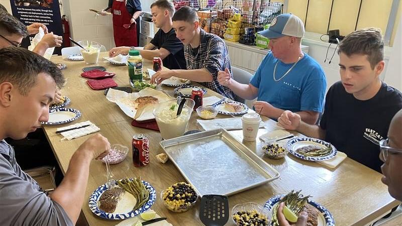 USO, Food Lion Feeds — Serving those who serve, one delicious dish at a time