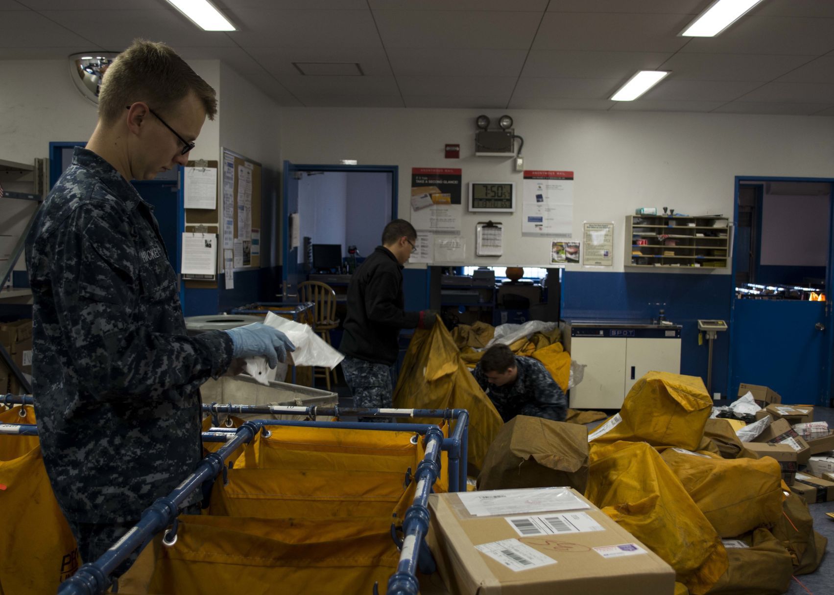 NAVSUP FLC Norfolk Regional Navy Mail Center Trains Independent Duty ...