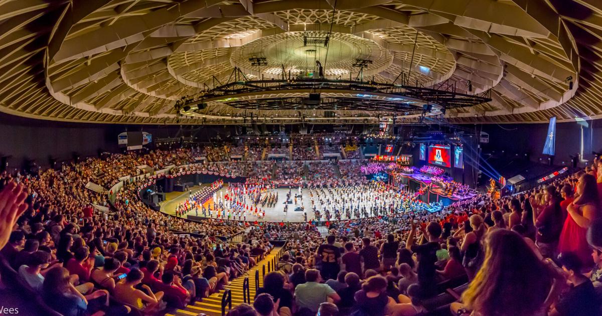 Пышность и величие Virginia International Tattoo возвращается на Scope Arena 16-19 апреля, об этом рассказывают руководители оркестра Александр Космицки (Франция) и Мэтт Андерсон (США).