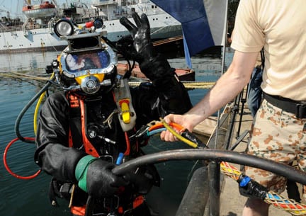 us navy deep sea diver