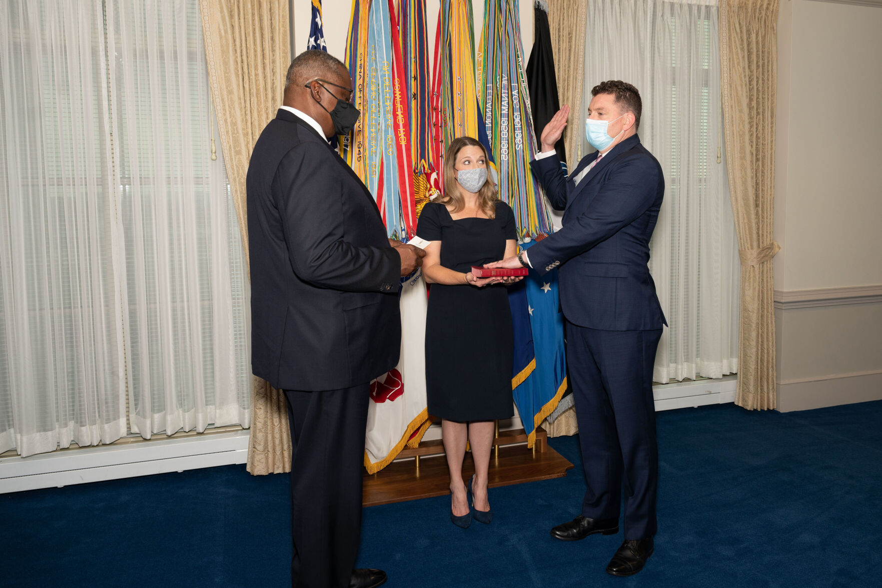 Austin Swears in Pentagon's New Special Operations Chief : v