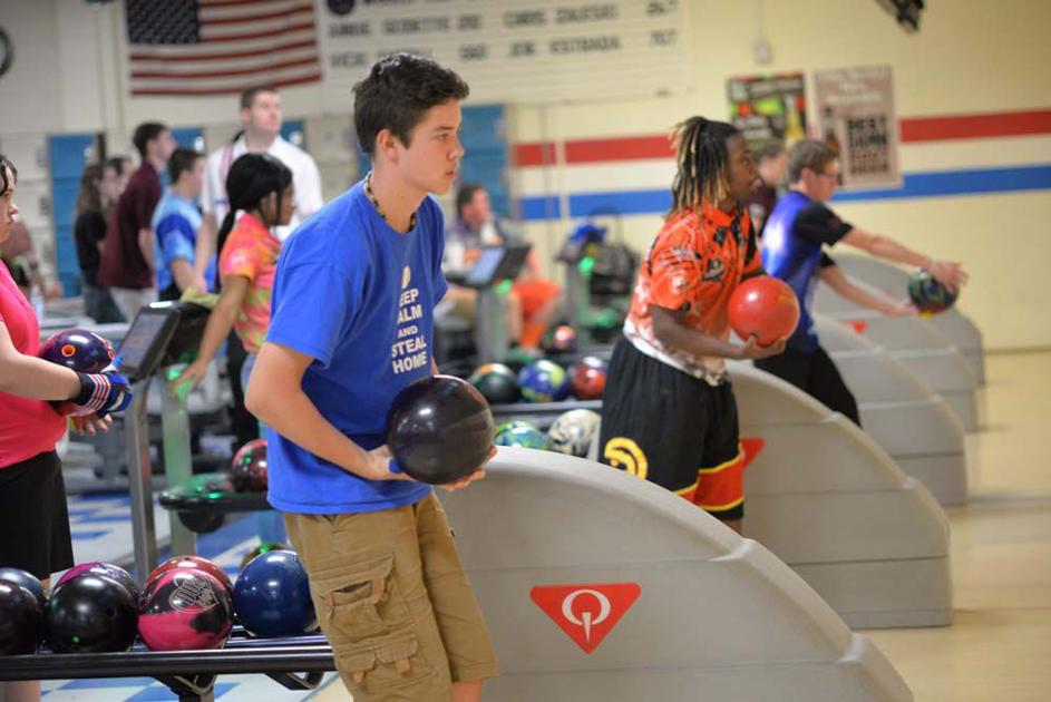 Set Em Up Knock Em Down Oceana Youth Compete In Bowling Tournament News Militarynews Com