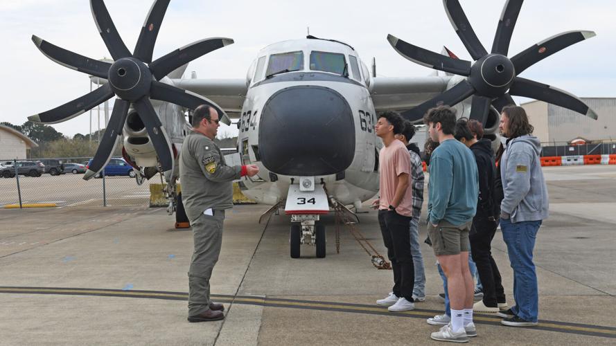NAVSTA Norfolk’s Air Operations Department hosts STEM Day for local students