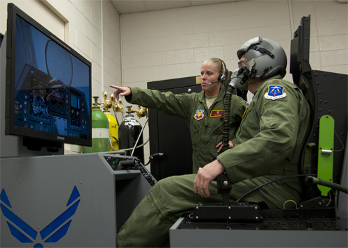 Got oxygen? Air Force aviators utilize high tech training equipment ...