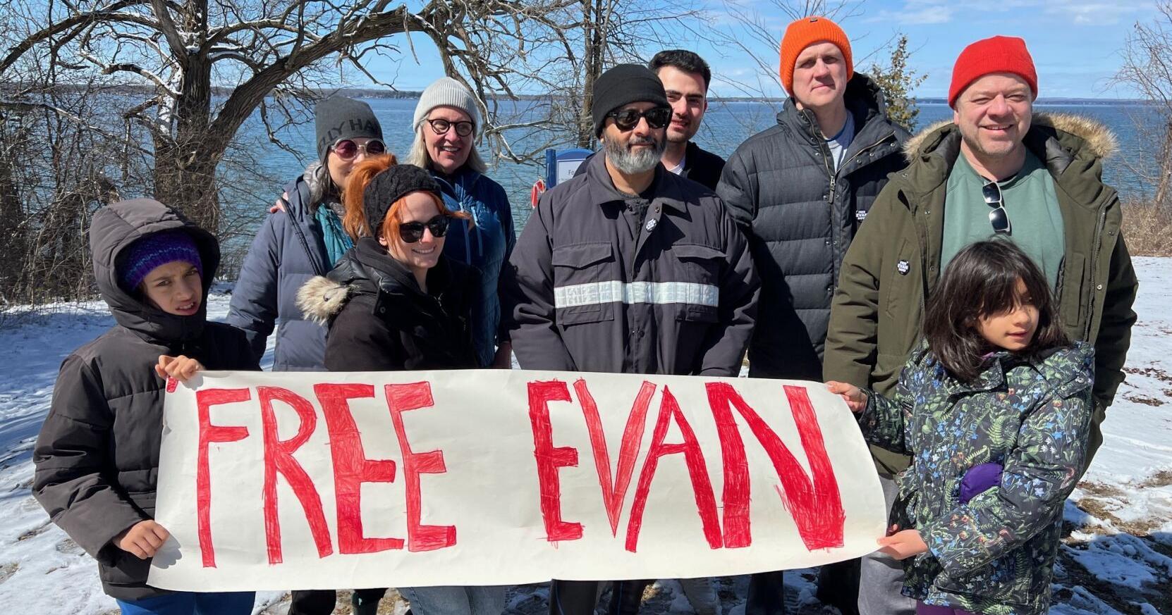 Journalists swim in Lake Simcoe to support Evan Gershkovich - Vimarsana News