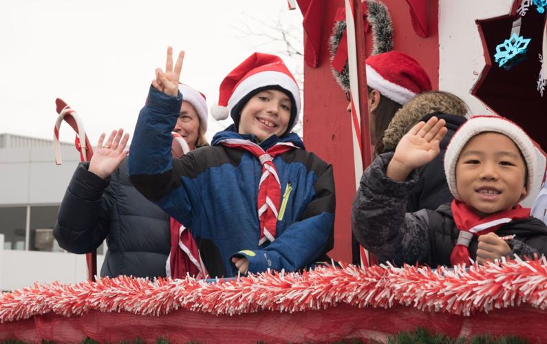 Thousands join Santa along parade route to kick off Christmas season in Mississauga