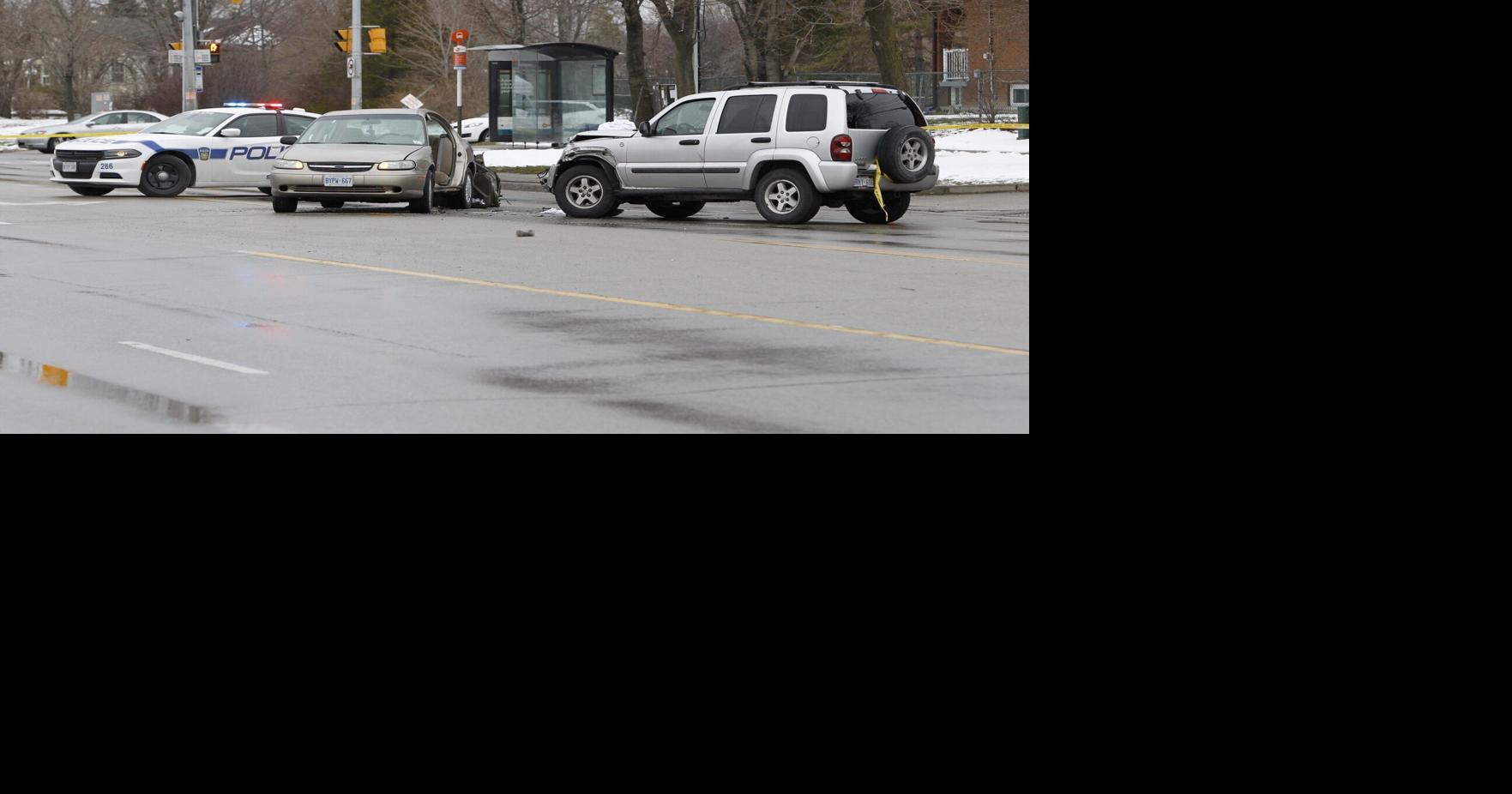 Man airlifted to hospital after t-bone crash in Mississauga