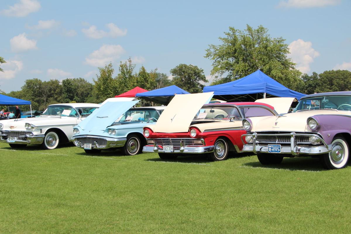 Western Illinois Threshers & LaHarpe Classic Car Show (2014) Photos