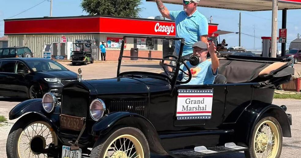 Vic Conlee does the parade in style