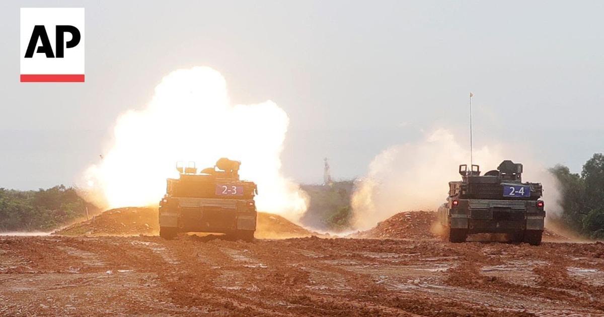 Taiwan troops use newly purchased tanks from the US in live-fire drills