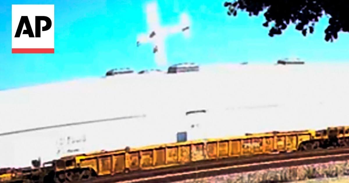 Video captures plane crash in California, leaving 2 dead, 18 injured