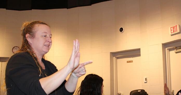 Yvcc Sign Language Program Sign Language program takes off in Keokuk | Daily Gate City - Keokuk ...