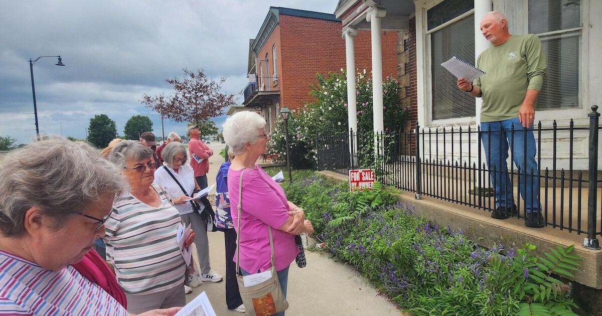Group learns about historic downtown Fort Madison