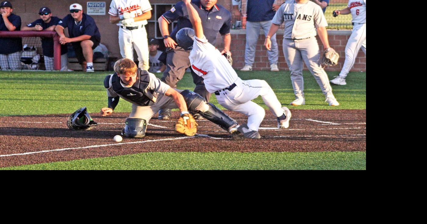 Wesley Robertson’s strong pitching helps lead Illini West over Monmouth-Roseville 5-1