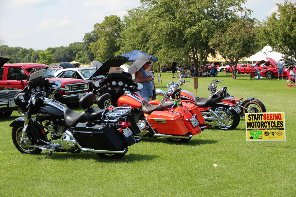 Western Illinois Threshers & LaHarpe Classic Car Show (2014) Photos