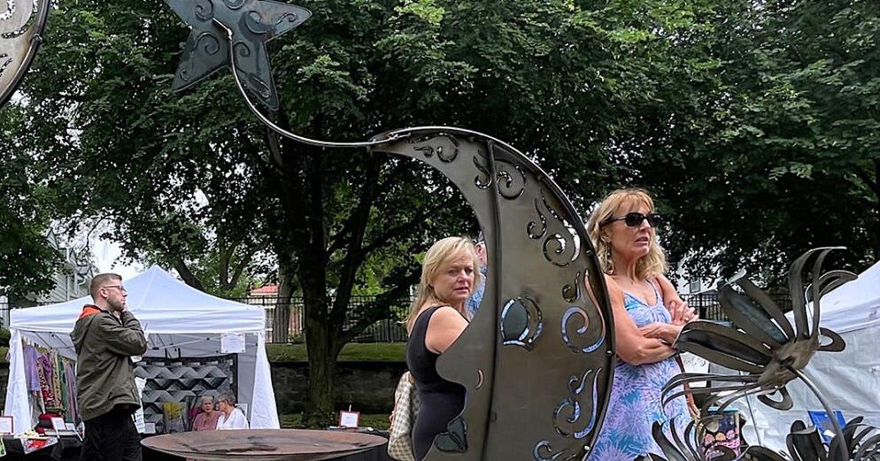 Snake Alley Art Fair weathers the rain for a successful event - Vimarsana News