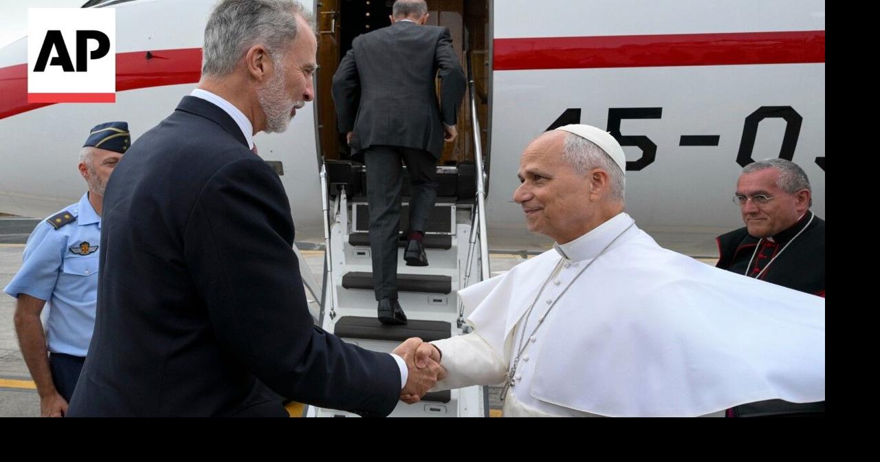 Spain's king offers Pope Leo XIV a lift on his royal plane after flight grounded