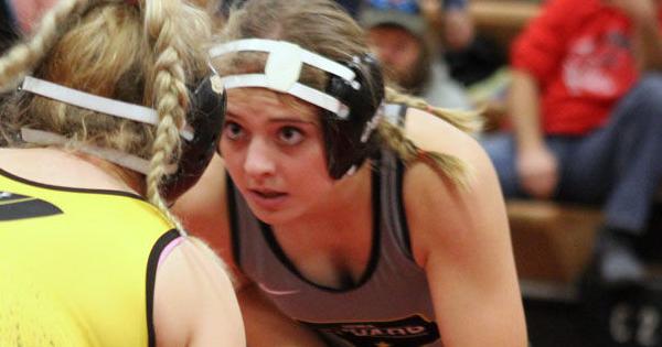 Fort Madison's Chloe Sokolik signs to wrestle at Hawkeye Community College - Vimarsana News