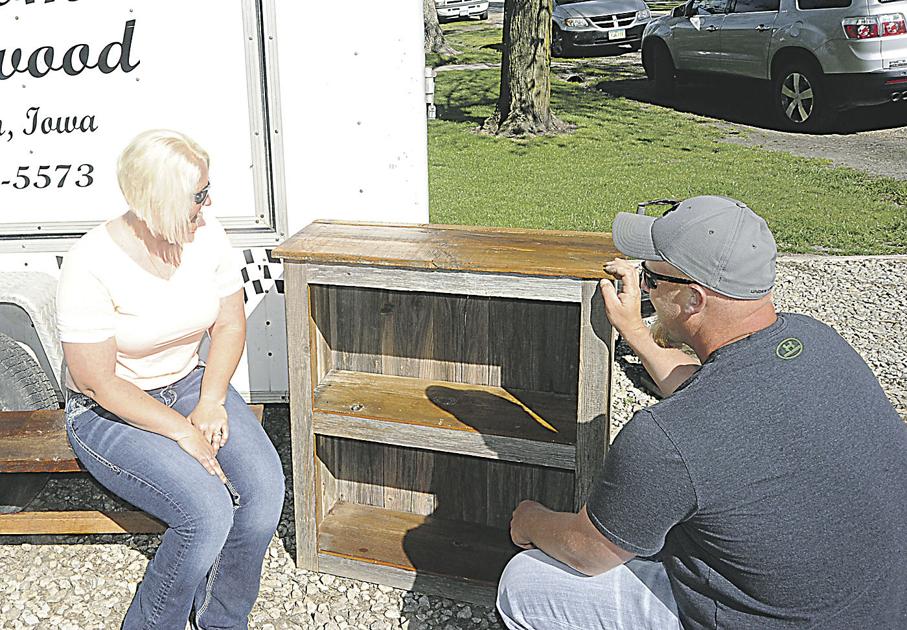 Business Turns Old Barnwood Into Rustic Crafts News Mississippivalleypublishing Com