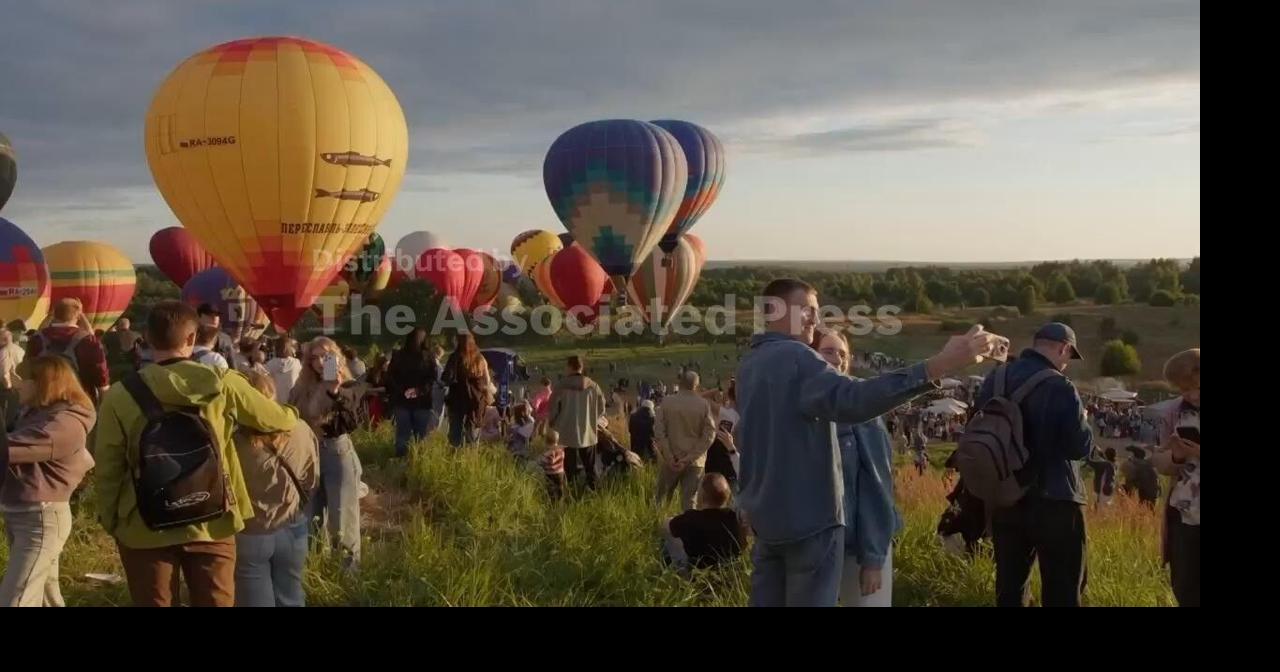 50 hot air balloons launch at Russian Golden Ring festival to set a new record
