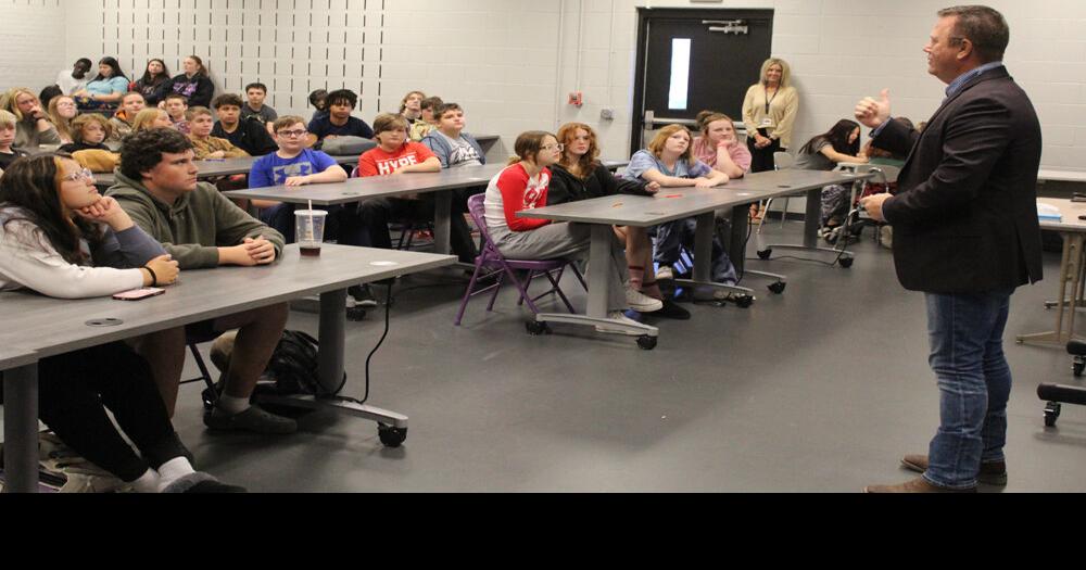 Reichman tells students to be their best Daily Democrat, Fort Madison