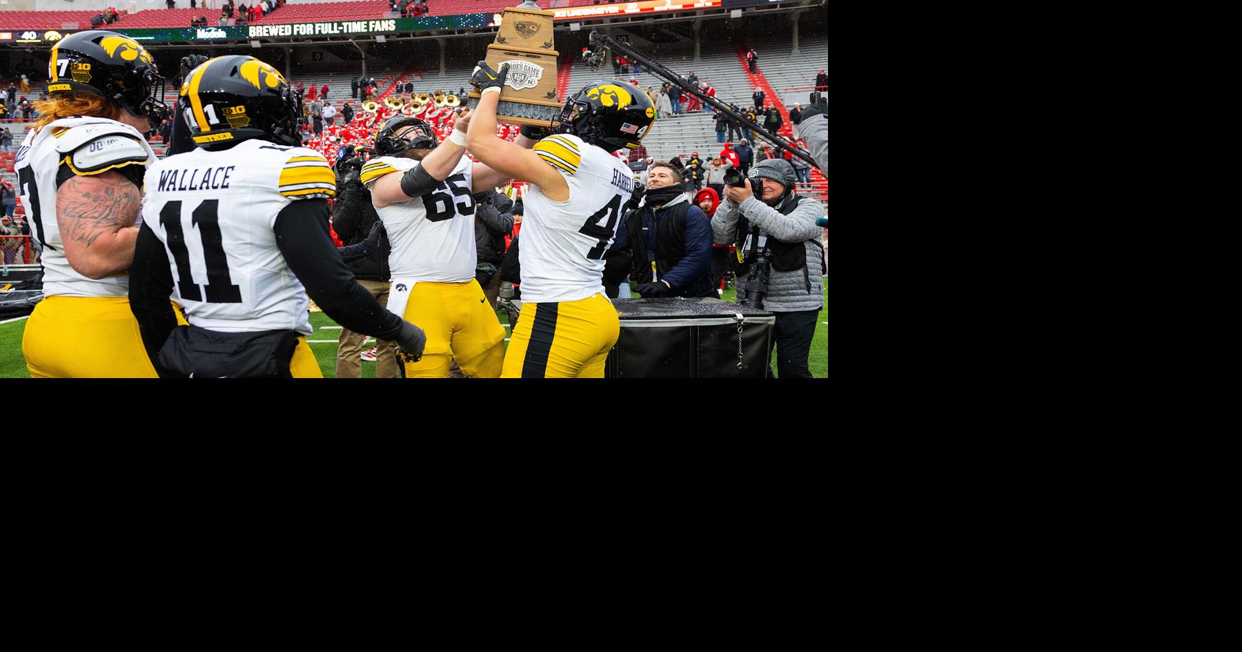 College football: 3 Hawkeyes honored by The Sporting News