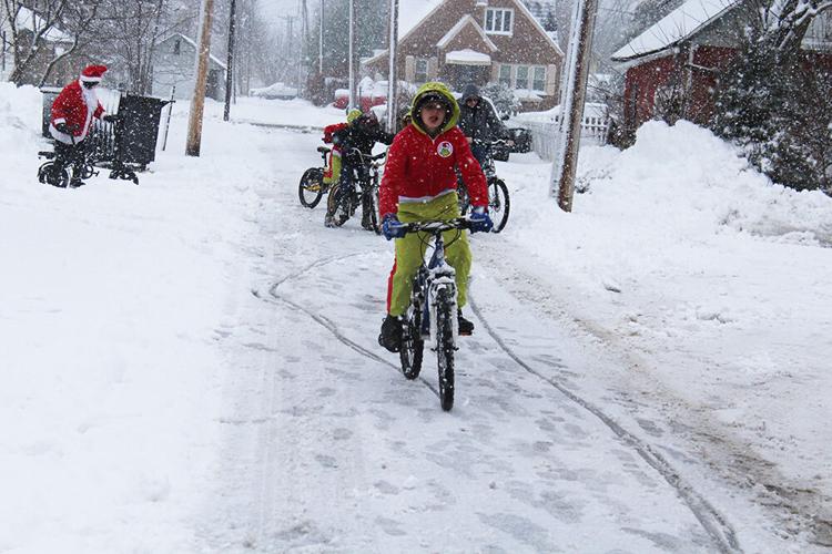 Santa Ride shrugs off snowfall | Daily Gate City - Keokuk, Iowa ...