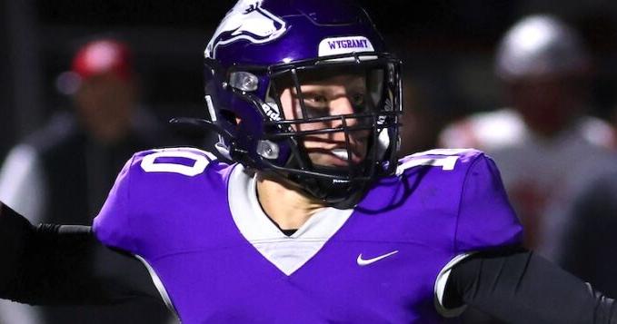 Western Dubuque Defeats Burlington 55-7 in Football Finale
