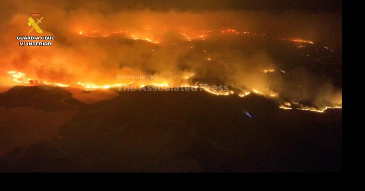 Firefighters struggle to control huge Zaragoza wildfire in shifting winds