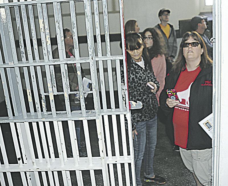 Crowd of 3,522 tours old Fort Madison prison News