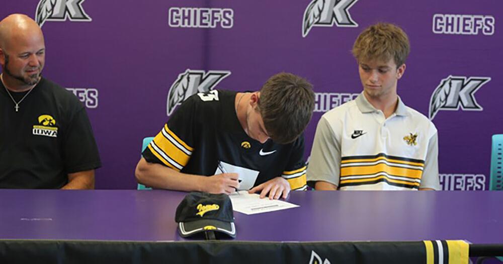 Hawkeye for life: Bair signs with Iowa