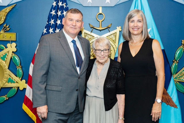 Dyke Weatherington retires in Pentagon Hall of Hero's ceremony ...