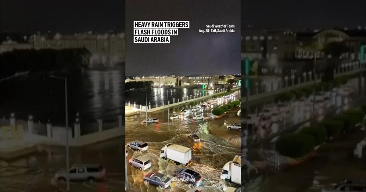 Heavy rain triggers flash floods in Saudi Arabia